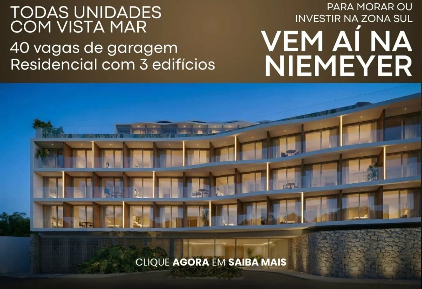 Pátio interno do Costa Niemeyer Made in Rio com piso em pedras, pisadas de concreto, poltronas modulares brancas, palmeiras tropicais e integração com sala de jogos e espaço gourmet.